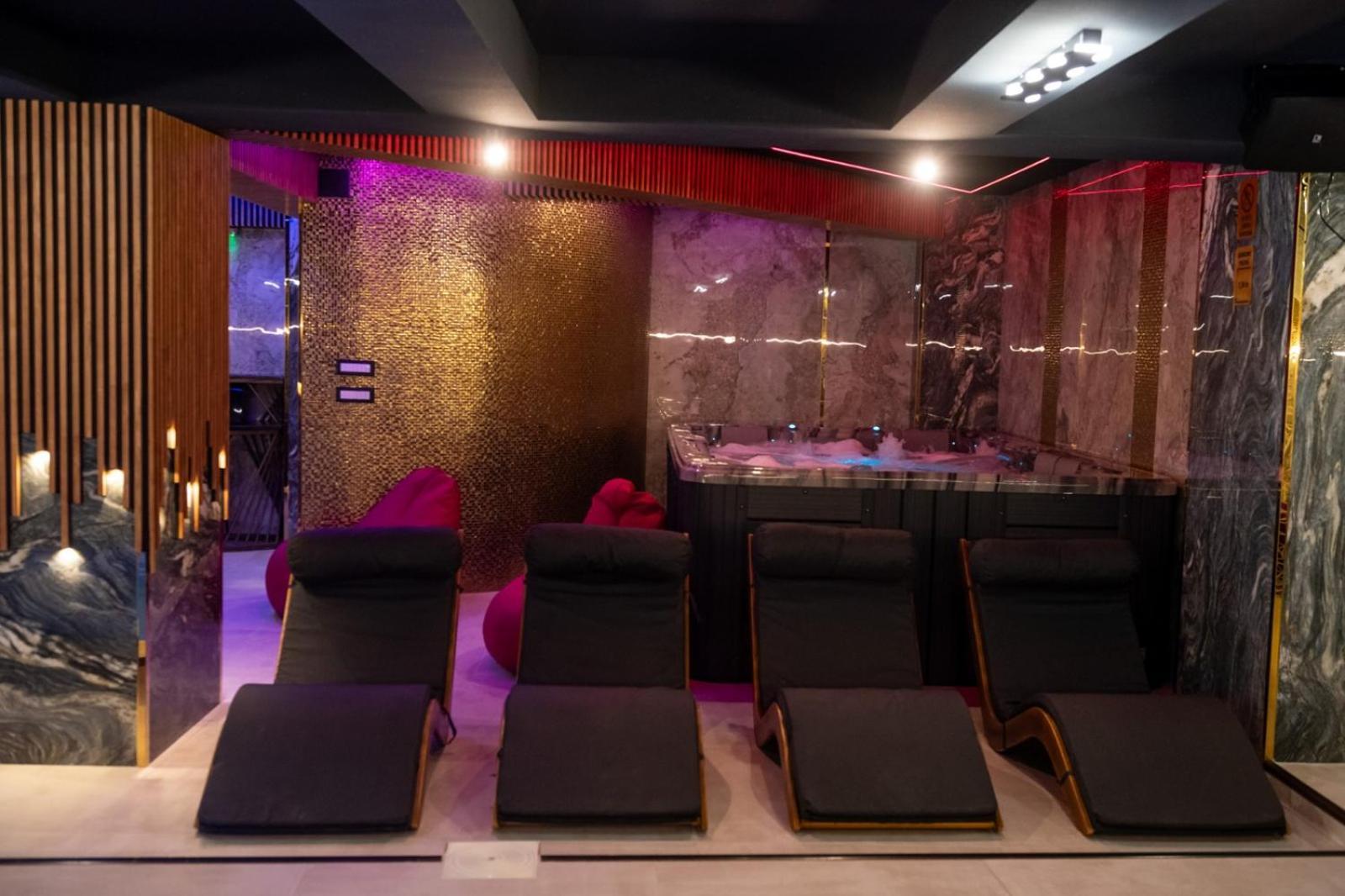 Uve Residence & Spa Piatra Neamţ Cameră foto